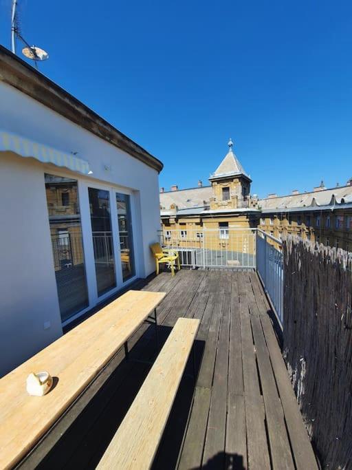 Beauty On The Rooftop With Ac And Rooftop Terrace Budapest Esterno foto